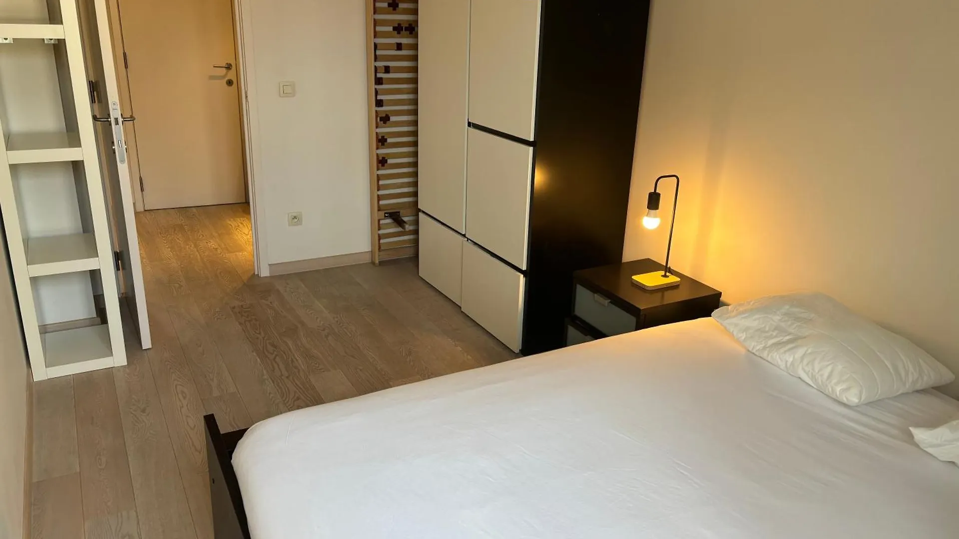 Comfortable Two Bedroom Apartment In City Center بروكسل