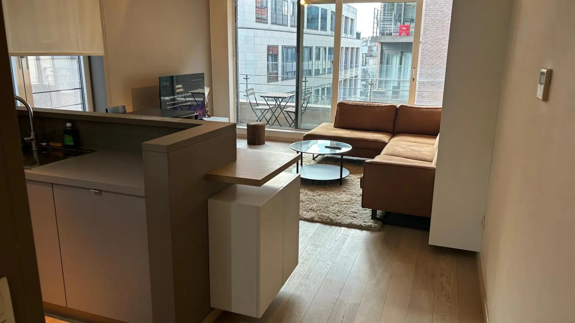 Comfortable Two Bedroom Apartment In City Center بروكسل