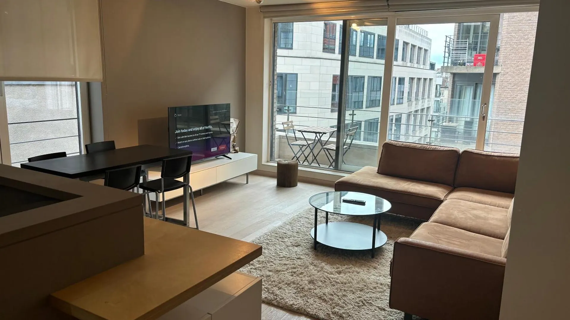Comfortable Two Bedroom Apartment In City Center بروكسل